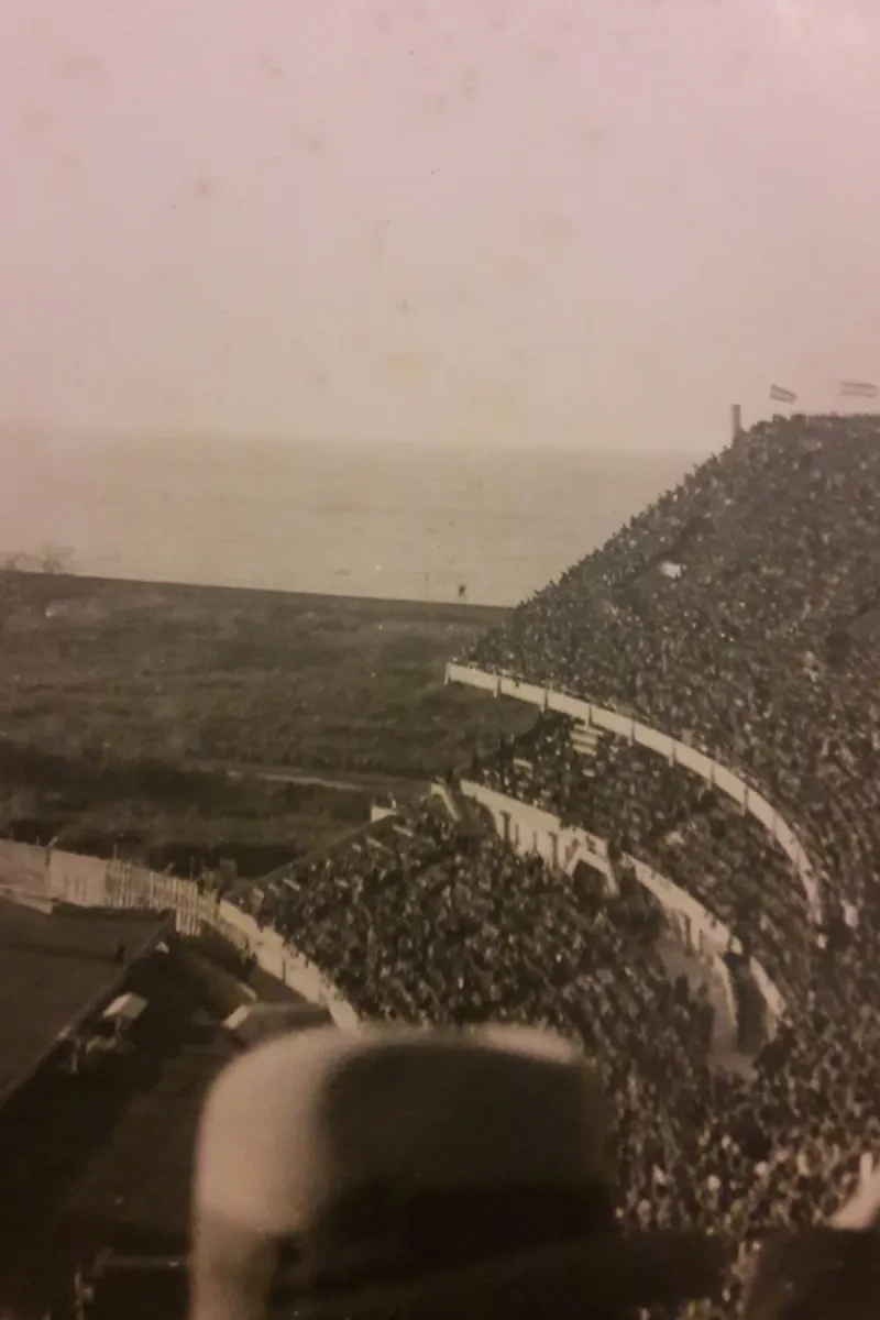 1938. Visión desde la Centenario alta, el día del estreno del Monumental