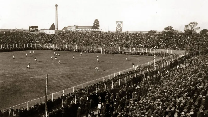 1923. Inauguración del estadio de Alvear y Tagle