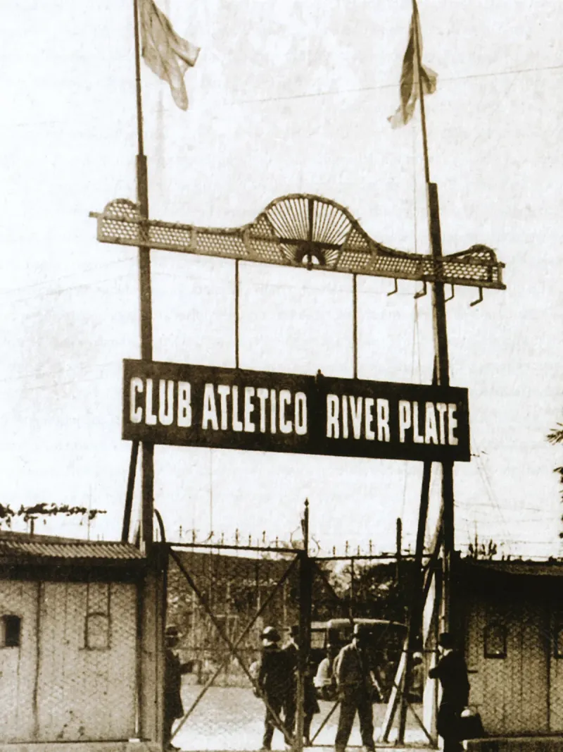 930. Ingreso del estadio de Alvear y Tagle