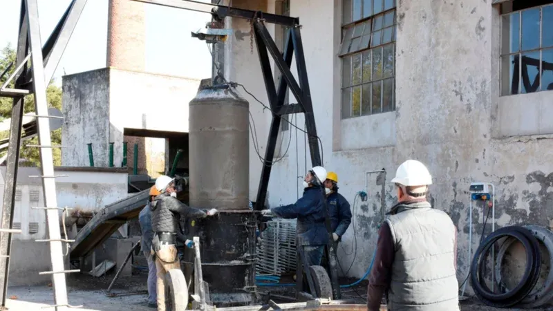 La planta de fabricación de caños de hormigón abastecerá tanto al municipio como a clientes del sector privado. Fotos: Prensa Coronel Pringles.