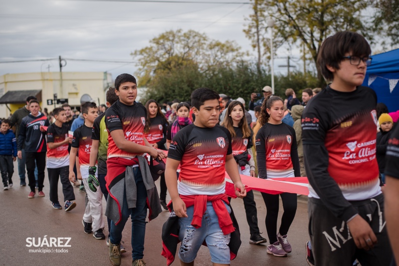 Un desfile que mostró al barrio en su magnitud