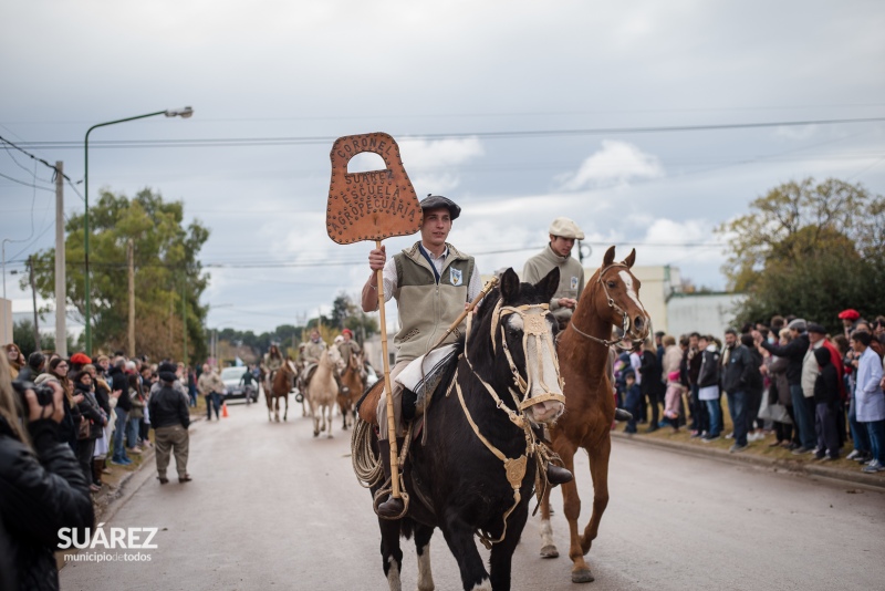 Un desfile que mostró al barrio en su magnitud