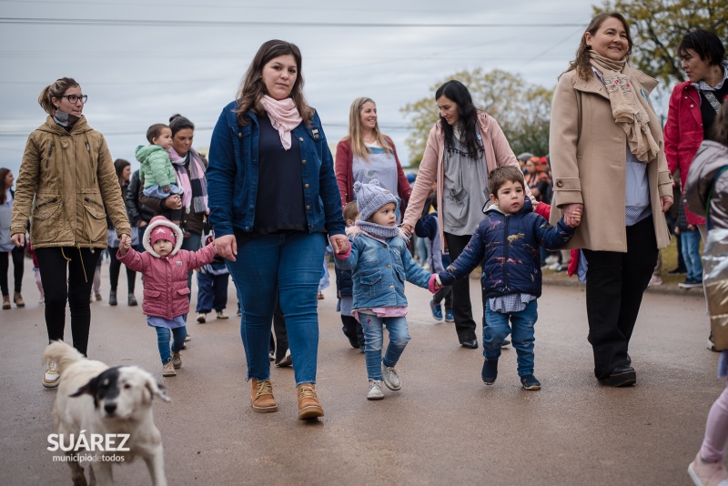 Un desfile que mostró al barrio en su magnitud