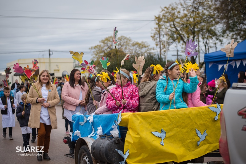 Un desfile que mostró al barrio en su magnitud