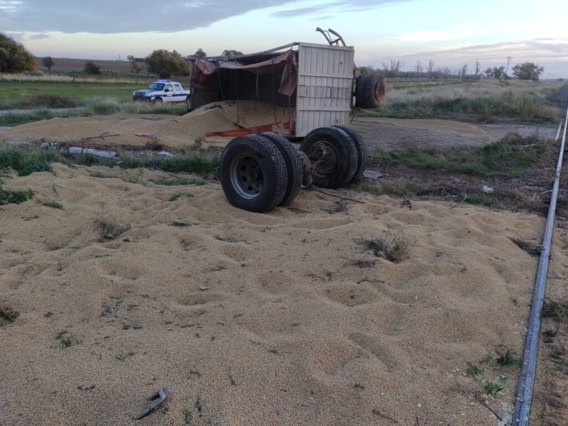 Tren arrolló un camión en el paso a nivel de Pigüé, sobre ruta 67