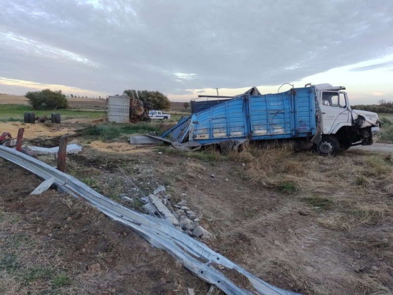 Tren arrolló un camión en el paso a nivel de Pigüé, sobre ruta 67