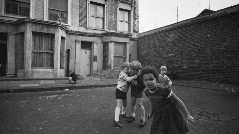 El frente de la casa del terror de 10 Rillington Place, Londres, donde John Christie enterró los cuerpos de sus víctimas