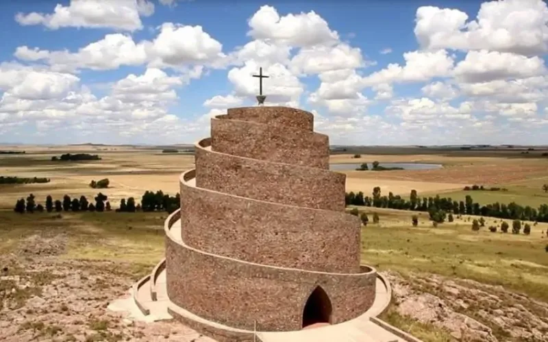 Puan: la Torre del Milenio, el increíble templo perdido en la pampa