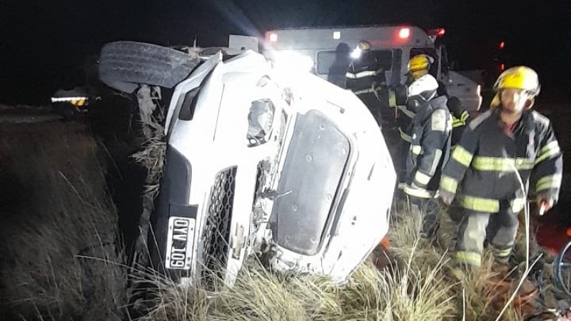 Dos personas permanecen internadas por un vuelco en la ruta 3