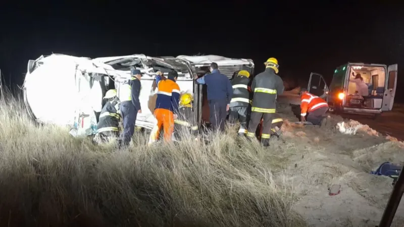 Dos personas permanecen internadas por un vuelco en la ruta 3