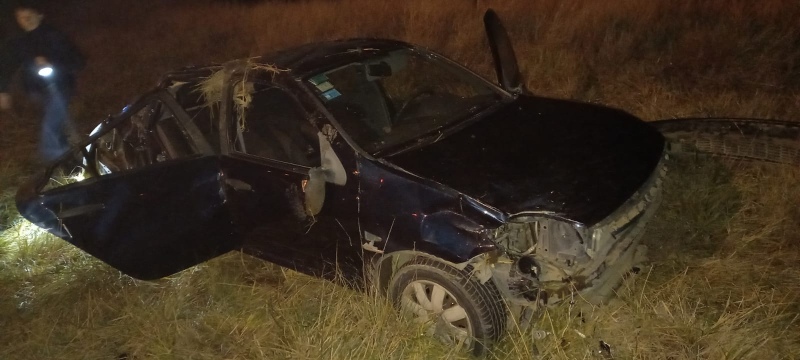 Dos jóvenes de Tornquist se accidentaron en la ruta 76 cuando esquivaron caballos sueltos