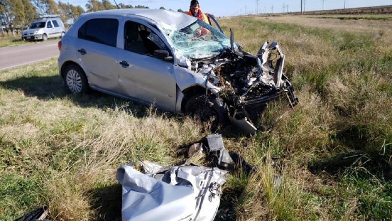 Un camión perdió un neumático y ocasionó un tremendo vuelco sobre la ruta 51