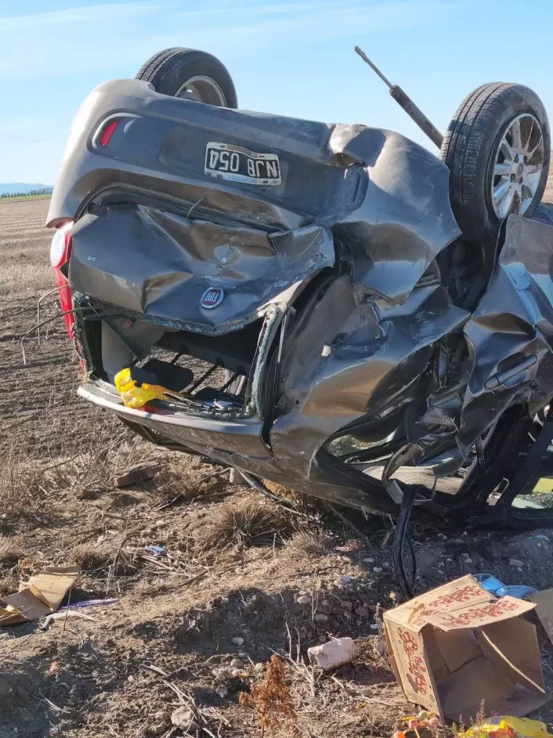 Choque y vuelco con heridos cerca del Aeropuerto bahiense