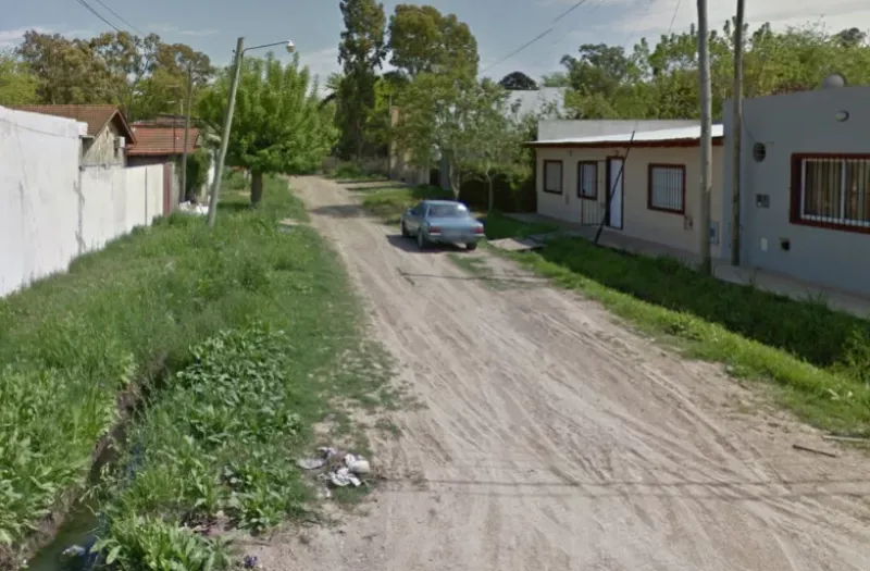 Delincuentes quisieron tirar abajo la puerta de una casa y los vecinos los corrieron a los tiros