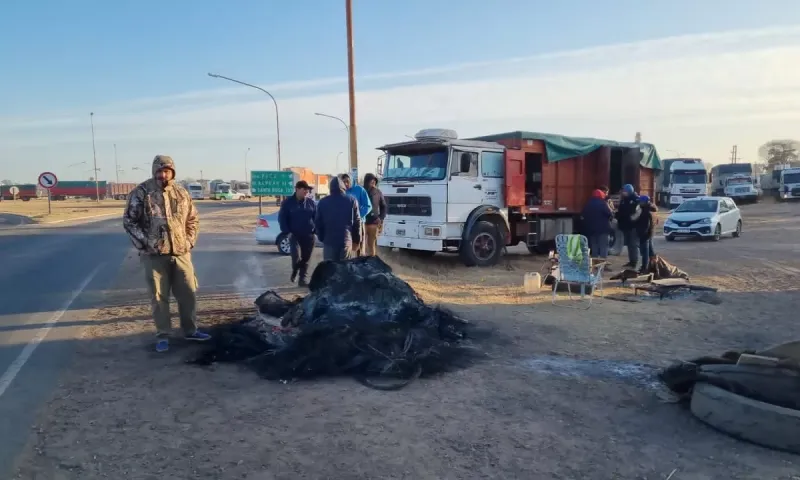 Transportistas levantaron los piquetes en todo el país