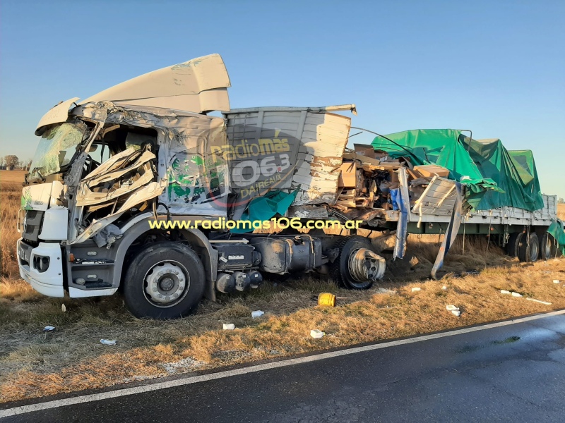 Un joven chofer de 33 años falleció en grave accidente de camiones en Ruta 65.