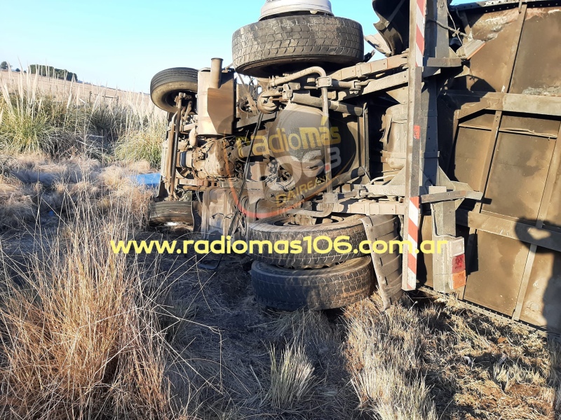 Un joven chofer de 33 años falleció en grave accidente de camiones en Ruta 65.