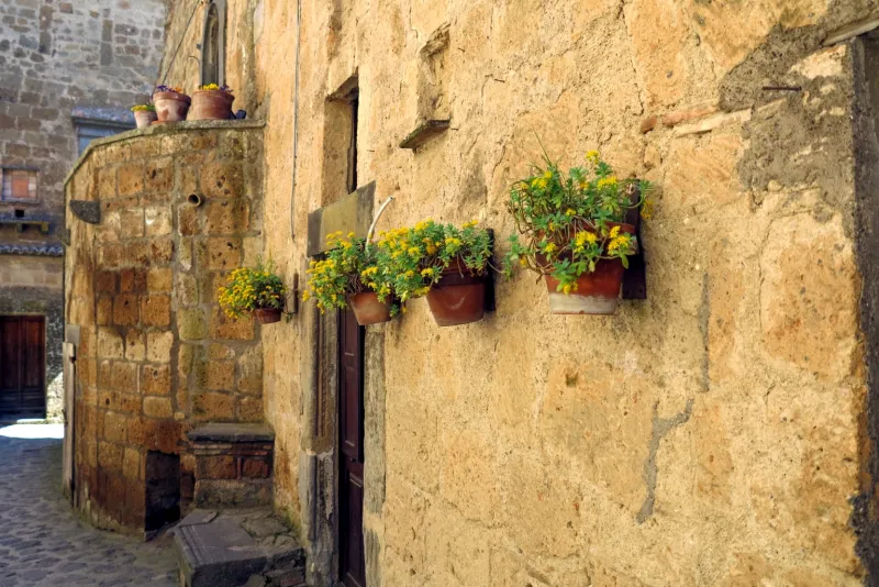 Hay unos cuatro restaurantes, un par de bares, dos o tres negocios de souvenirs en Civita.