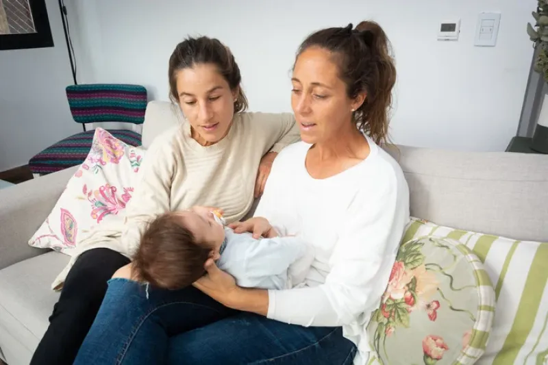 La historia de amor de las dos ex Leonas que se alejaron de todo e hicieron un tratamiento de fertilidad para ser madres