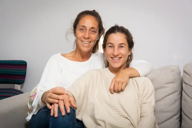 La historia de amor de las dos ex Leonas que se alejaron de todo e hicieron un tratamiento de fertilidad para ser madres