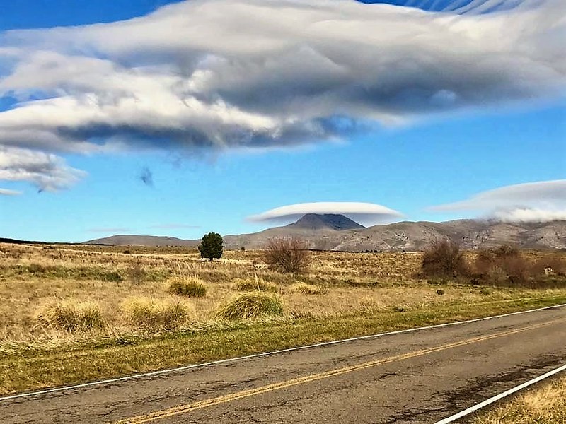 Una nube en forma de sombrero sobre el Tres Picos causó furor en la Comarca