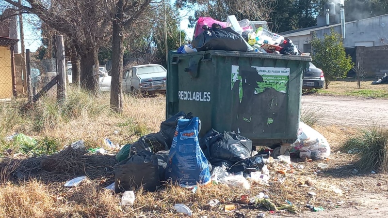 Barrio Puente Chico, Roma y Mitre, la mugre hace muchos dias que se sigue acumulando