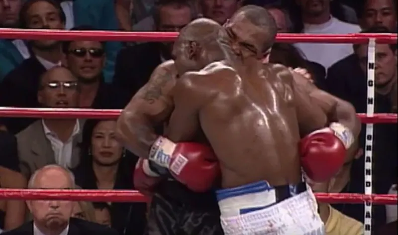 A 25 años del mayor escándalo de Mike Tyson en el ring: le arrancó la oreja a Evander Holyfield