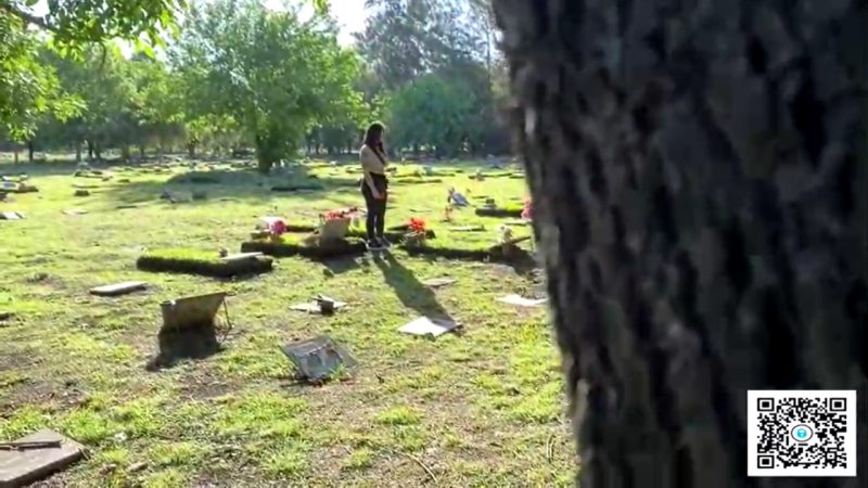 Escándalo: filmaron un video erótico en un cementerio de la provincia de Buenos Aires