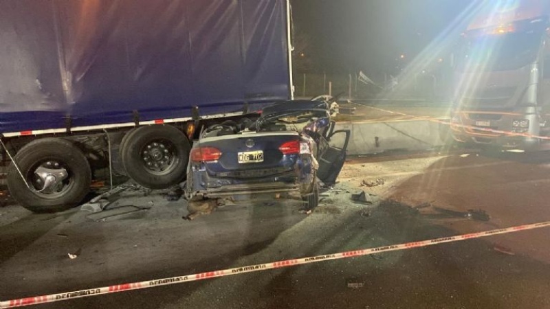 Tres muertos y un herido grave al chocar auto que perseguía la policía en la Panamericana