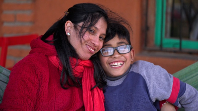 Beatriz y Josué a pura sonrisa. La solidaridad y el compromiso de Arroyito, les cambió la vida