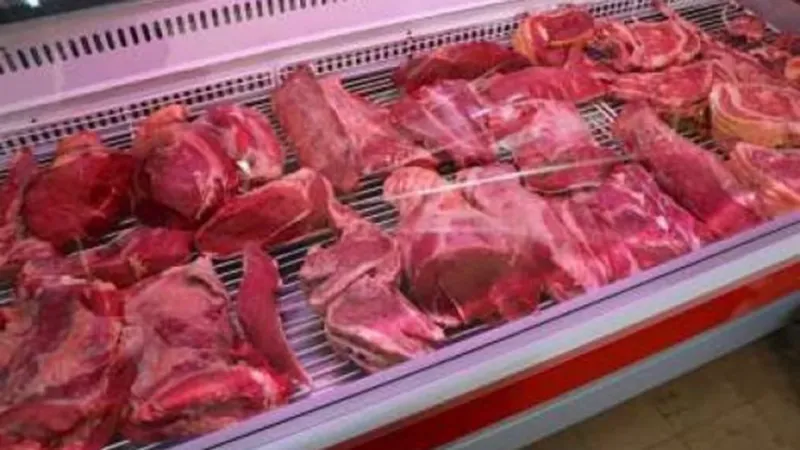 “Cortá más o te quemo”: dos delincuentes robaron una carnicería en Santiago del Estero y se llevaron 10 mil pesos en asado