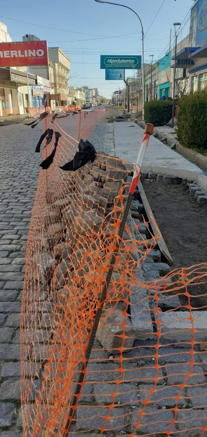 Una vecina encontró una manera de protestar contra una obra que no respeta el patrimonio suarense