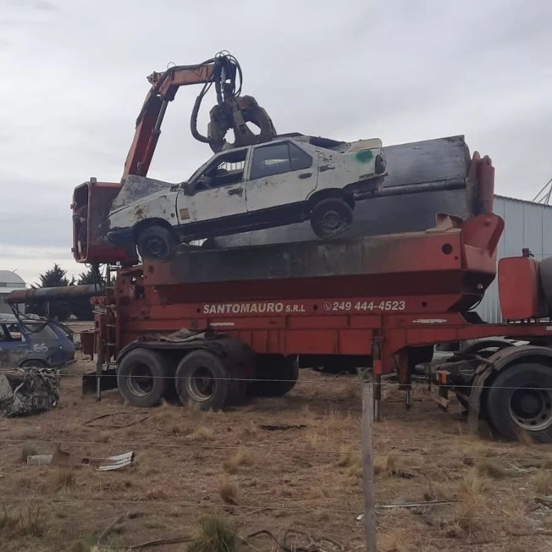 En Pigüé compactaron 77 autos secuestrados por la Justicia