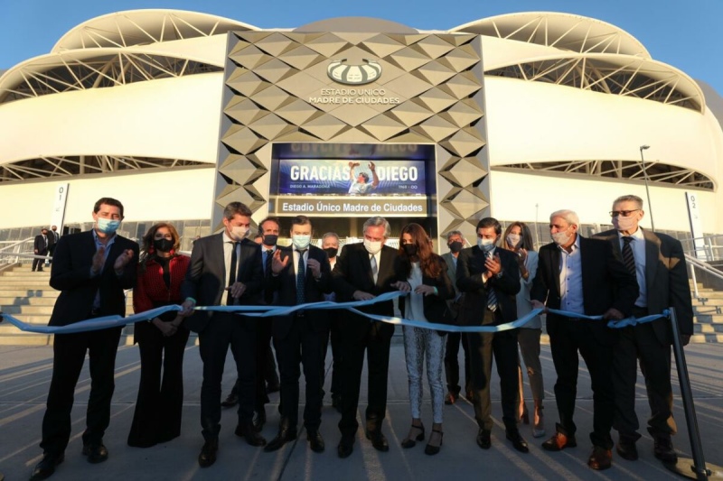 La UAR y la AFA validan el insulto a la pobreza del Estadio Único de Santiago