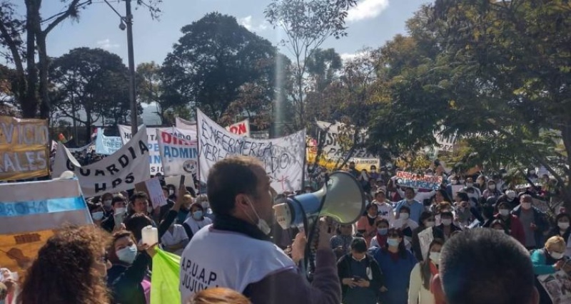 ¿Qué pasa en Jujuy?: sin hospitales y con masivas protestas contra Gerardo Morales