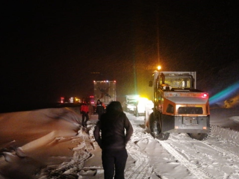 Dramático temporal de nieve dejó a más de 300 vehículos varados en la Cordillera de los Andes