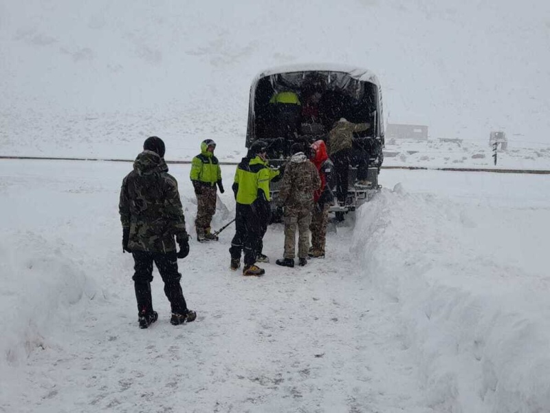 Dramático temporal de nieve dejó a más de 300 vehículos varados en la Cordillera de los Andes