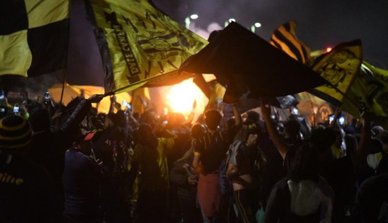 Tras vencer a Villa Mitre, facciones de la hinchada de Olimpo se enfrentaron a tiros