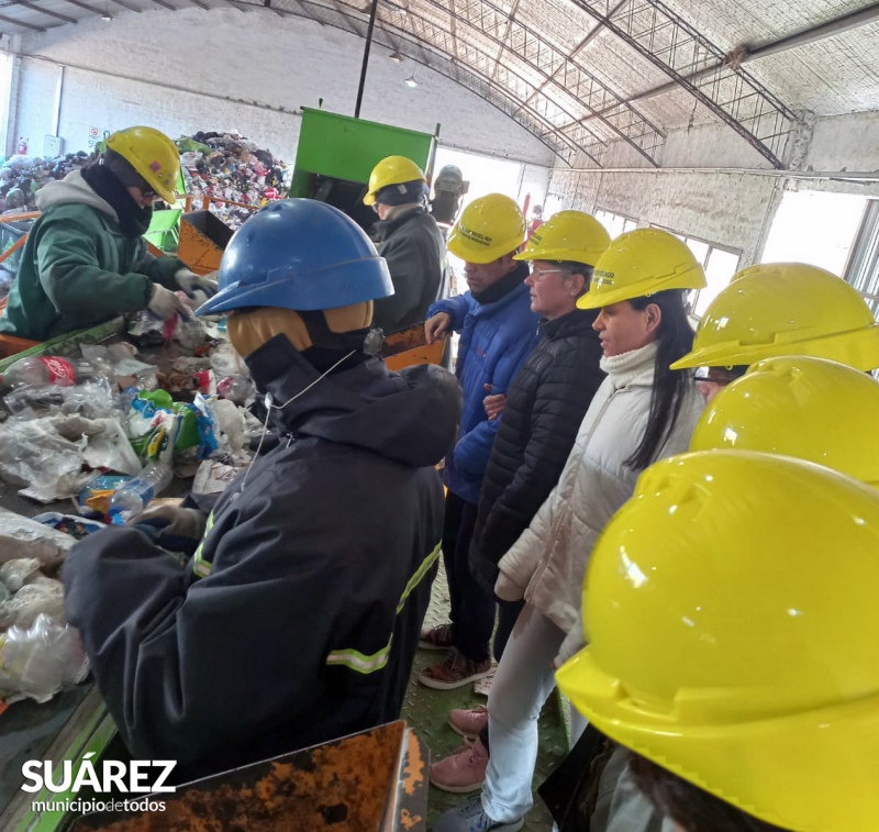 Concurrentes del Centro de Día recorrieron la planta de reciclado