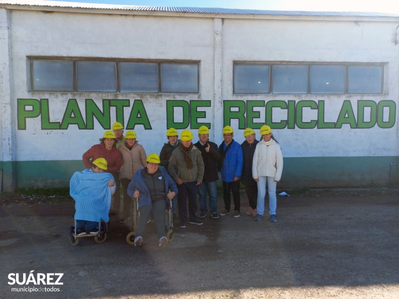 Concurrentes del Centro de Día recorrieron la planta de reciclado