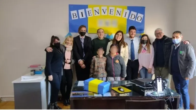 Destacado | ¡Conmovedor! Juez decoró su oficina con colores de Boca para contarle a un nene que iba a ser adoptado