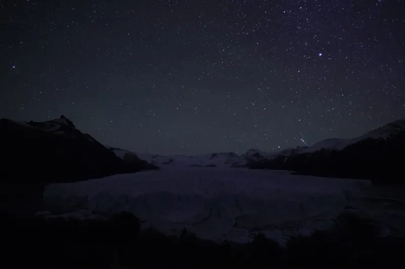 El Glaciar Perito Moreno de noche. 