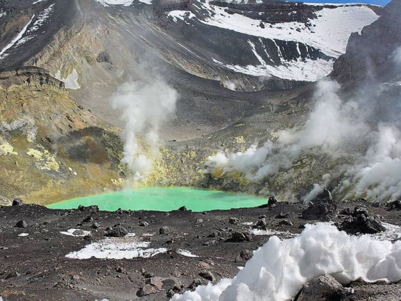 Revuelo y preocupación en las redes por una serie de sismos en el volcán Tupungatito