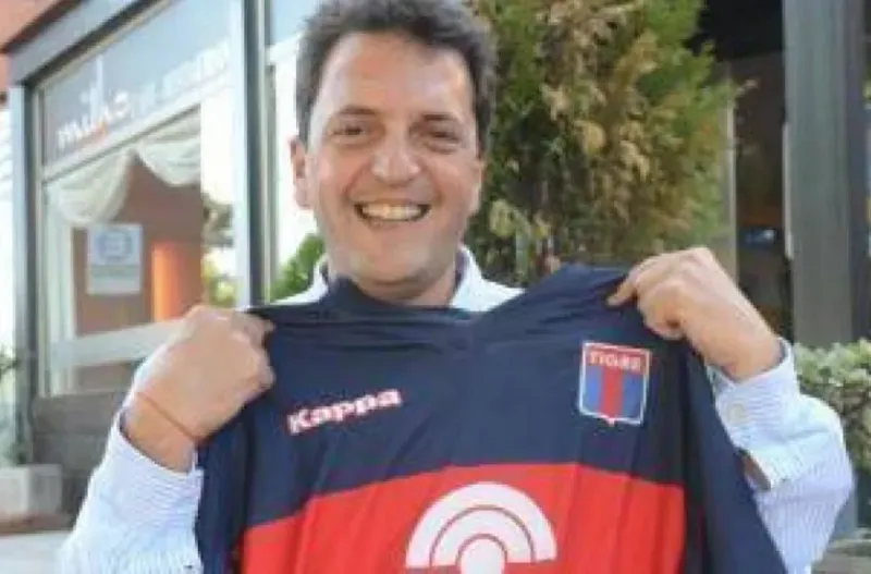 Keck recuerda que Sergio Massa era fanático de San Lorenzo aunque, como los dos eran vecinos de San Martín, muchas veces fueron a ver a Chacarita. Hoy se sorprende al ver a Massa fanático de Tigre