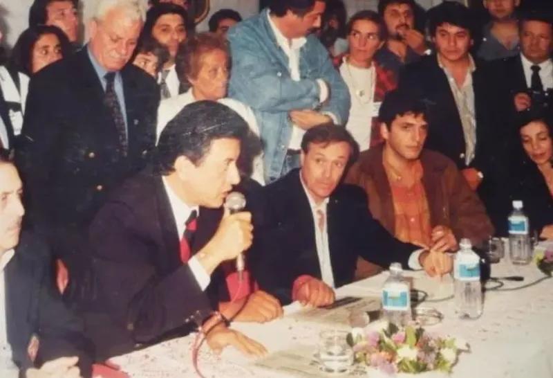 En 1998, luego de su paso por la Ucedé, Massa se convirtió en asesor de Ramón ”Palito” Ortega en la Secretaría de Desarrollo Social