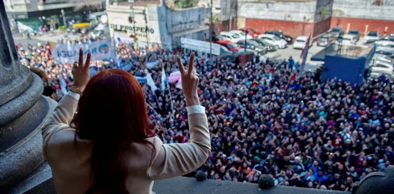 Una encuesta preguntó si por el atentado debe pararse el juicio contra Cristina: resultado contundente