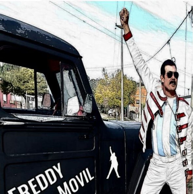 El Freddie Mercury argentino soñó que levantaba la copa del Mundial con Messi y rifa su auto para ir a Qatar