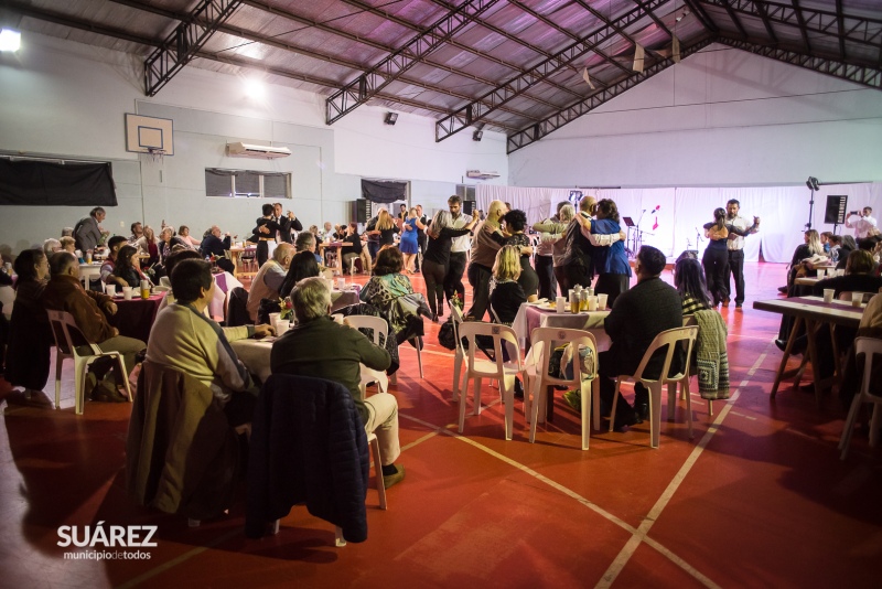 Una noche a pura milonga se vivió en el polideportivo municipal