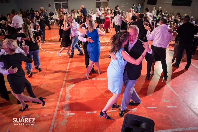 Una noche a pura milonga se vivió en el polideportivo municipal