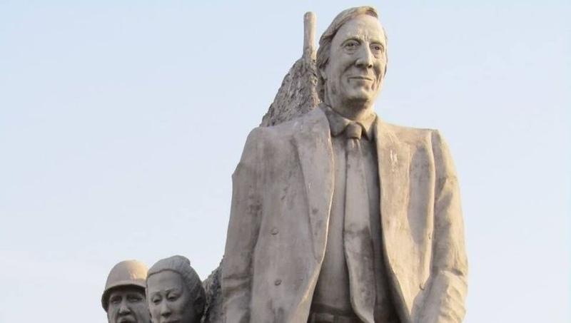 Vandalizaron un monumento a Néstor Kirchner y Alberto Fernández lo vinculó con el atentado a CFK